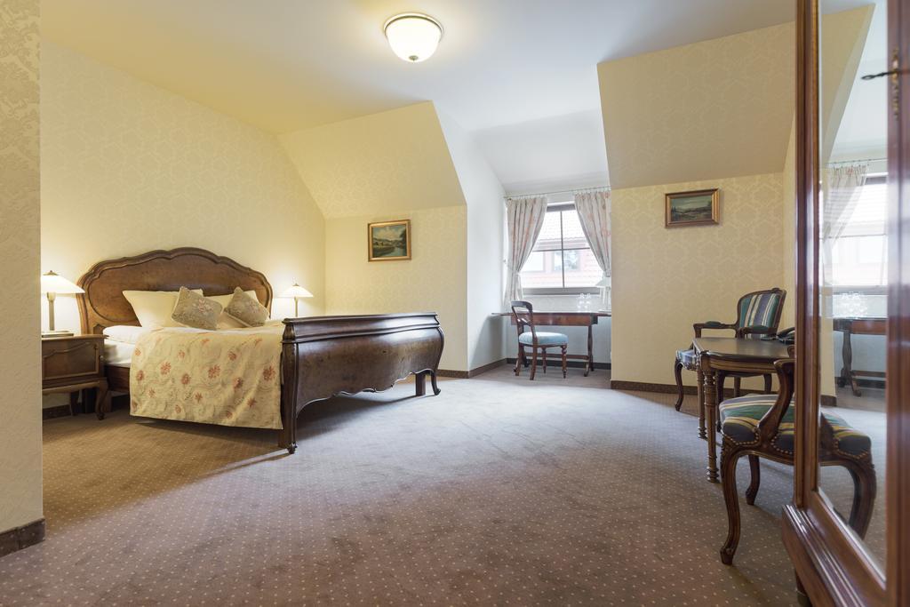 Hotel Folwark Згеж Экстерьер фото